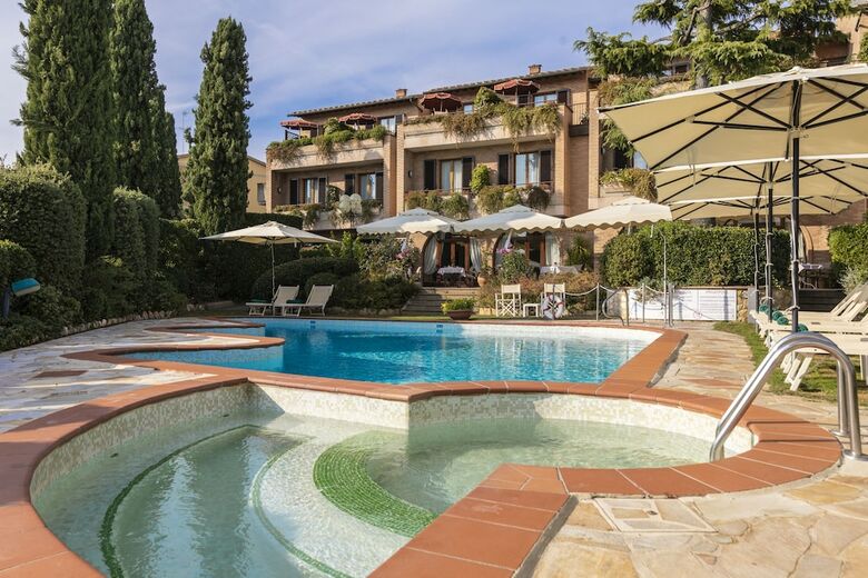 Relais Santa Chiara Hotel