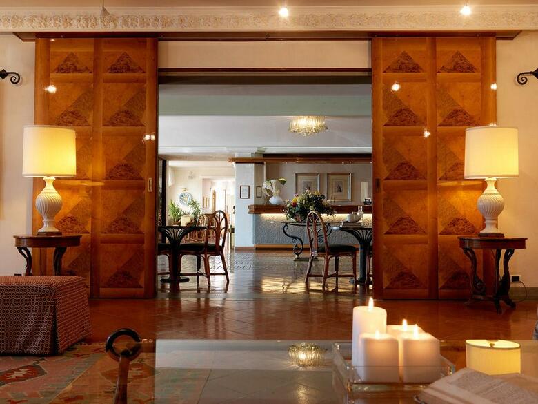 Relais Santa Chiara Hotel