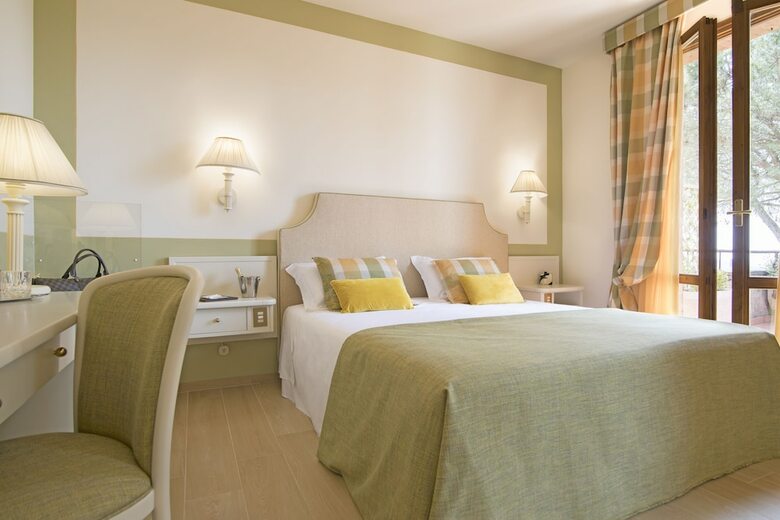 Relais Santa Chiara Hotel