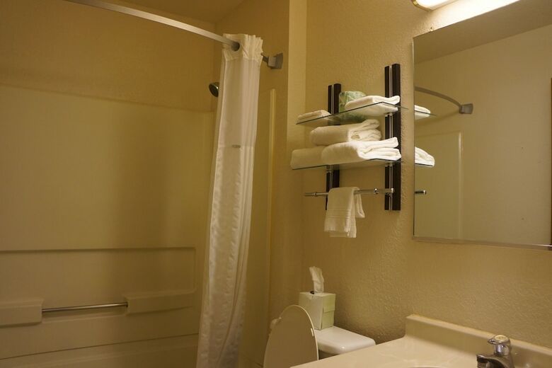 Hotel Super 8 By Wyndham Delmont