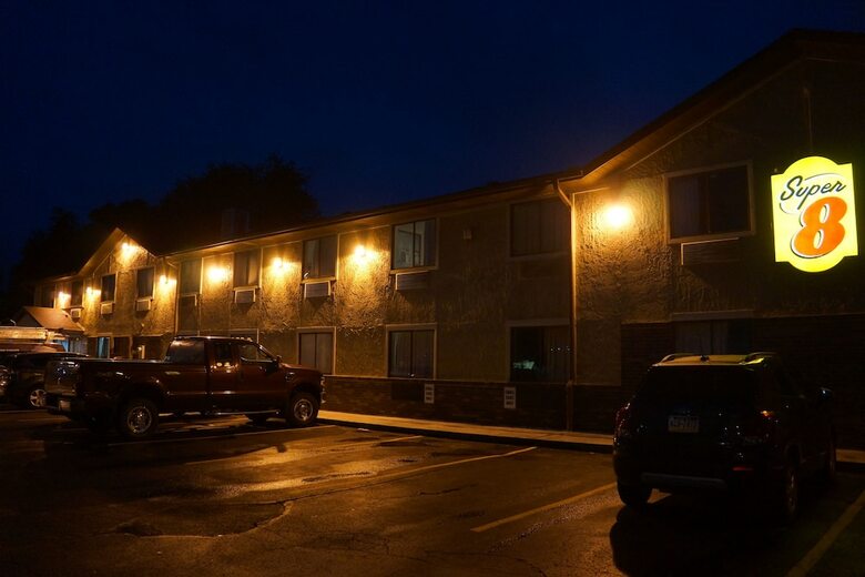 Hotel Super 8 By Wyndham Delmont