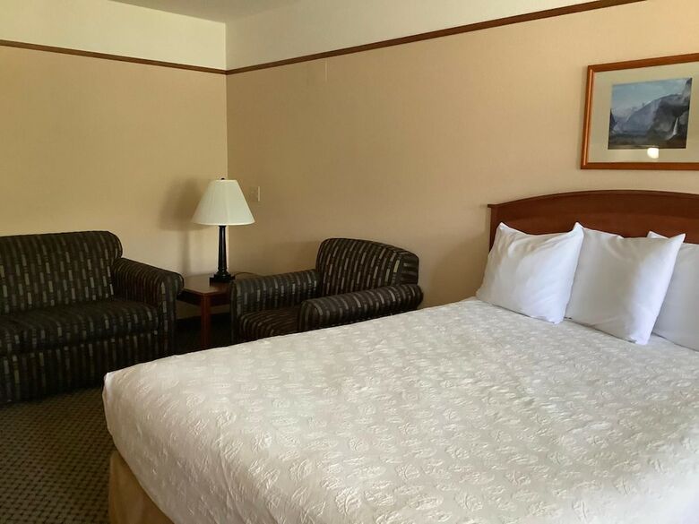 Hotel Luxury Inn And Suites