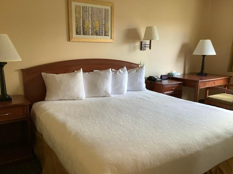 Hotel Luxury Inn And Suites