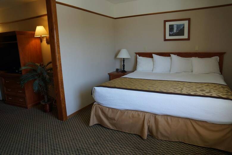 Hotel Luxury Inn And Suites