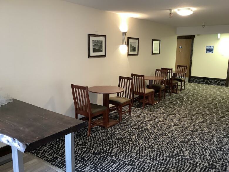 Hotel Luxury Inn And Suites