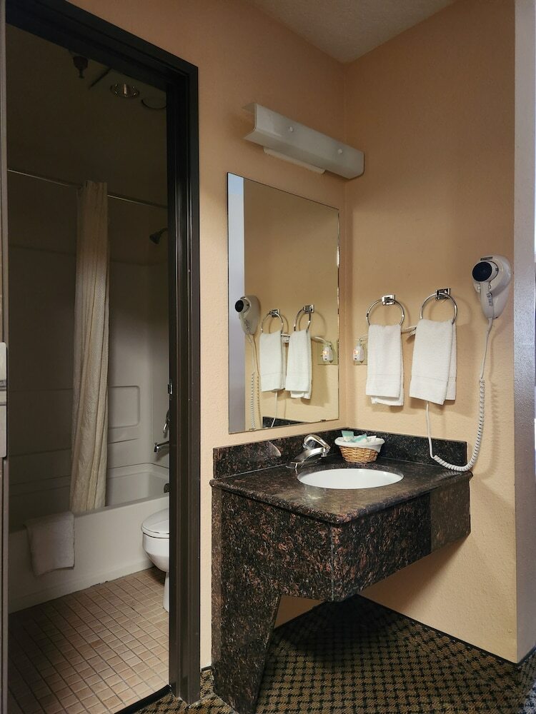 Hotel Luxury Inn And Suites