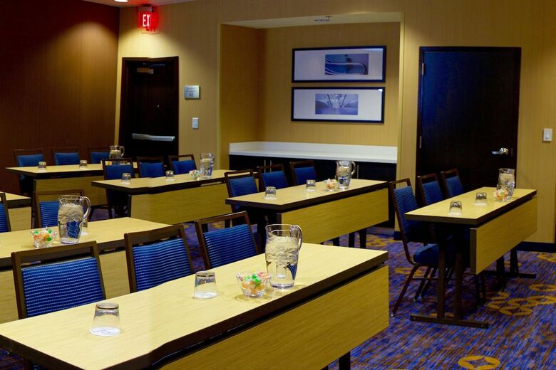 Hotel Courtyard By Marriott Asheville Airport
