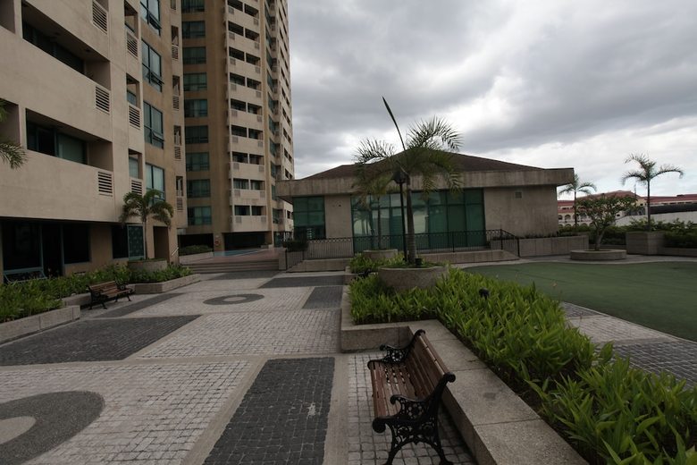 Manila Condo Home At Robinsons Place Residences