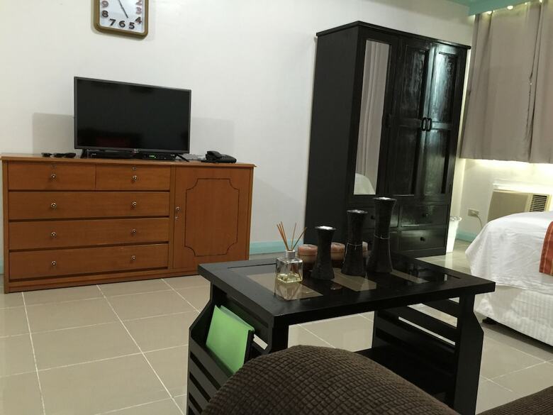 Manila Condo Home At Robinsons Place Residences