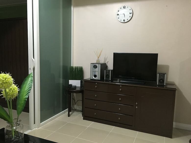 Manila Condo Home At Robinsons Place Residences
