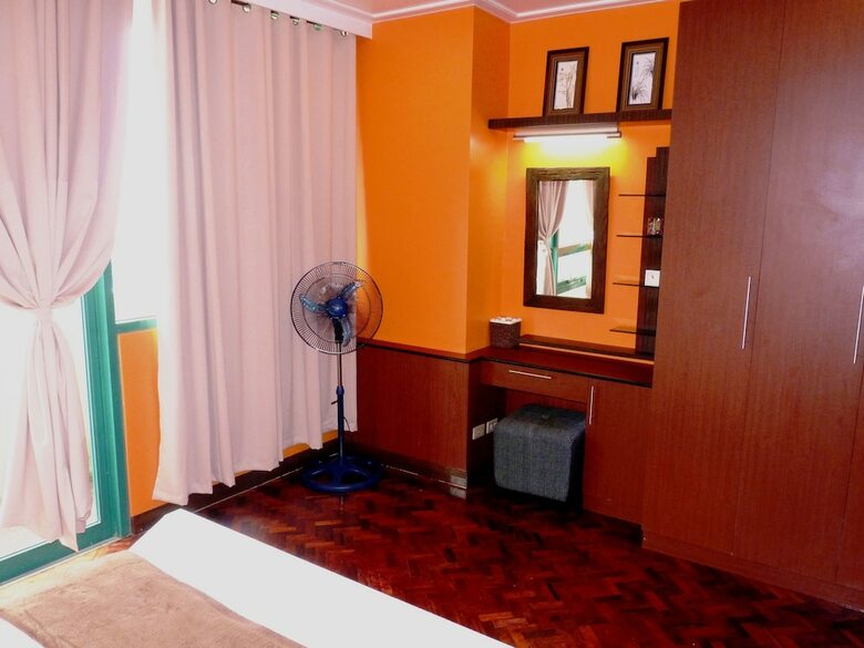 Manila Condo Home At Robinsons Place Residences