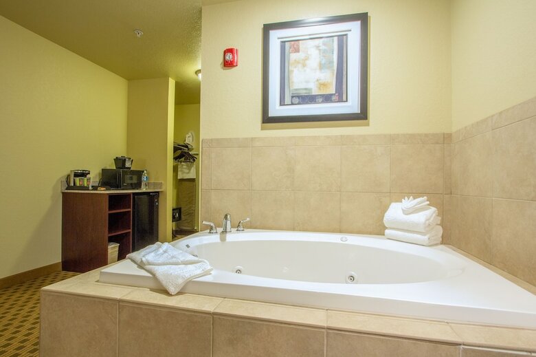 Hotel Cobblestone Inn & Suites - Corry