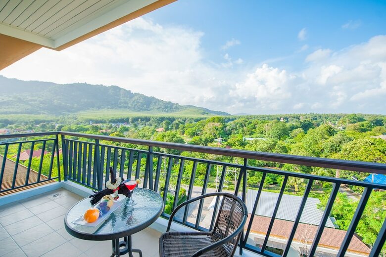 Aparthotel Grand Nai Harn Suites