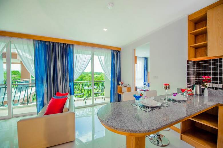 Aparthotel Grand Nai Harn Suites