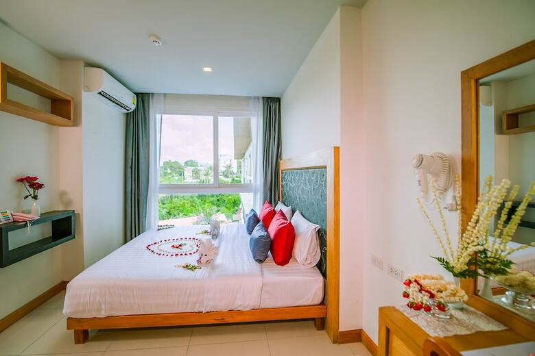 Aparthotel Grand Nai Harn Suites