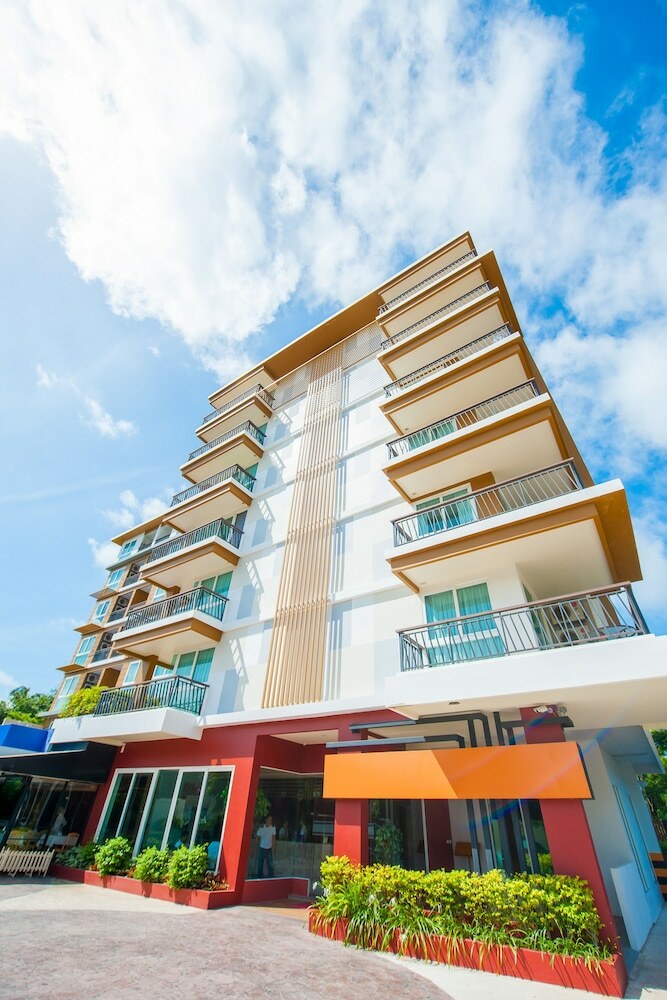 Aparthotel Grand Nai Harn Suites