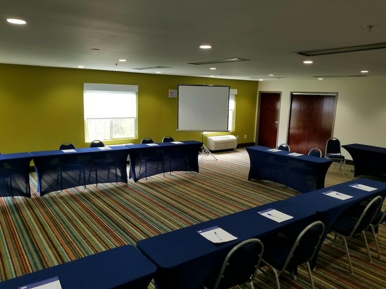 Holiday Inn Express Hotel & Suites Mebane