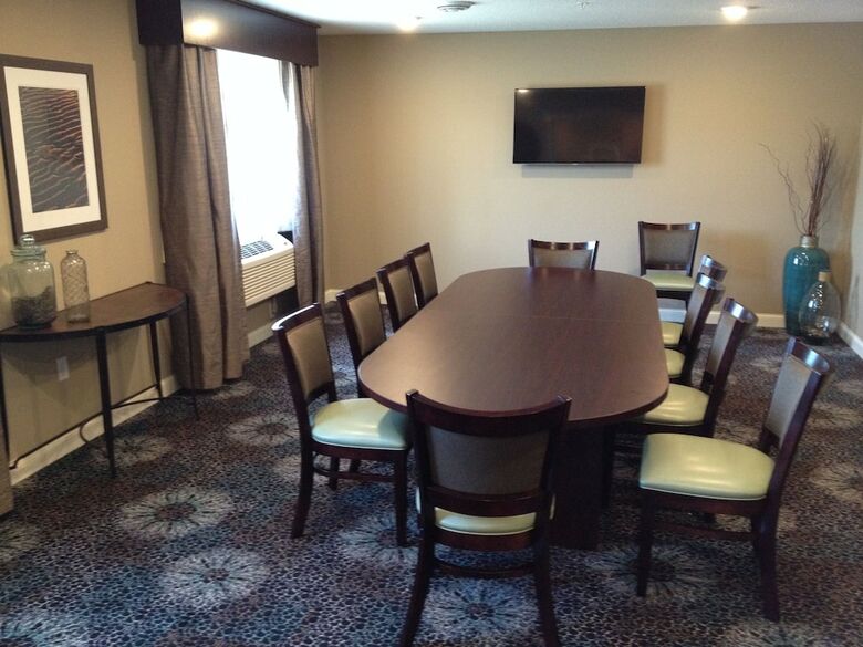 Grandstay Hotel & Suites