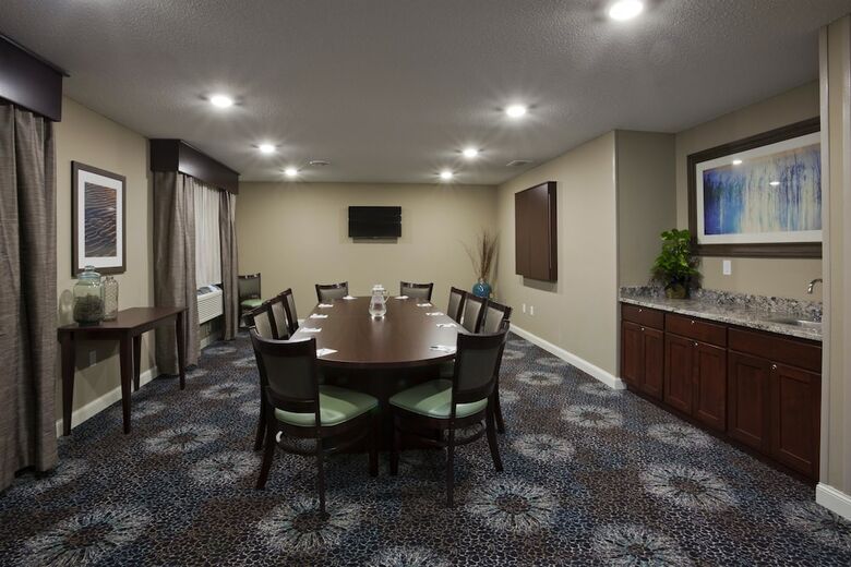 Grandstay Hotel & Suites