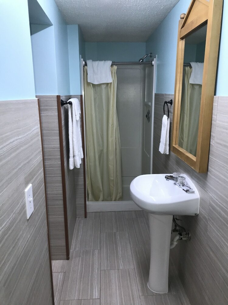 Motel Amerivu Inn & Suites