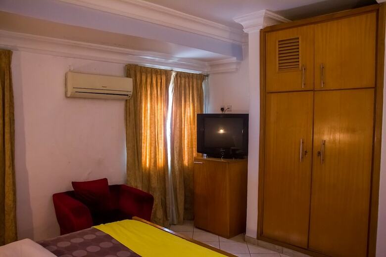 Aparthotel Cata Apartment Hotel And Spa