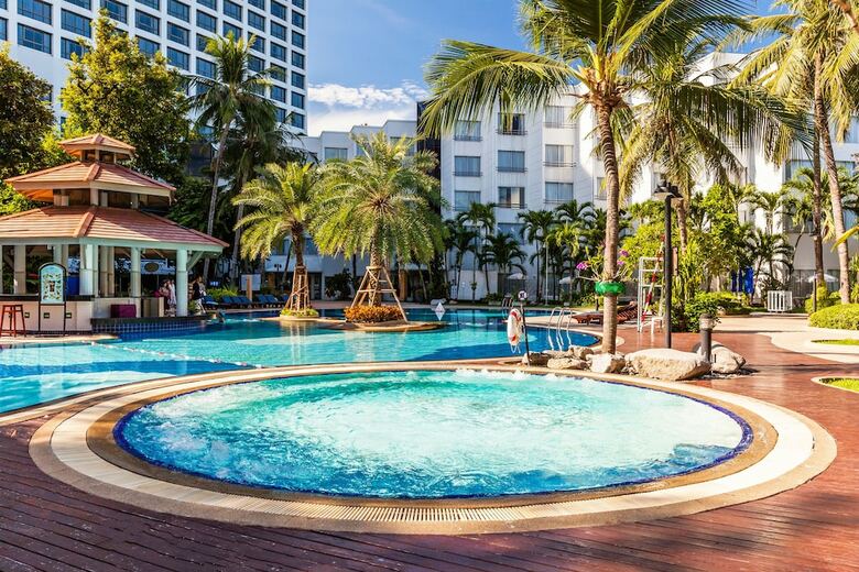 Hotel Cholchan Pattaya Beach Resort