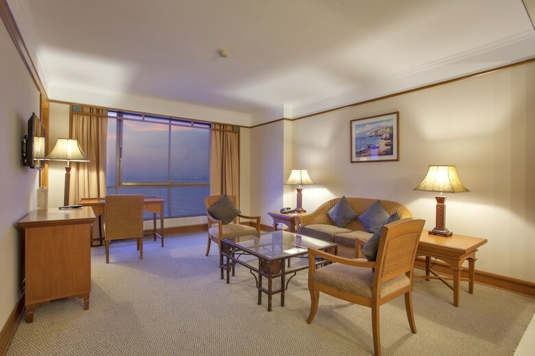 Hotel Cholchan Pattaya Beach Resort