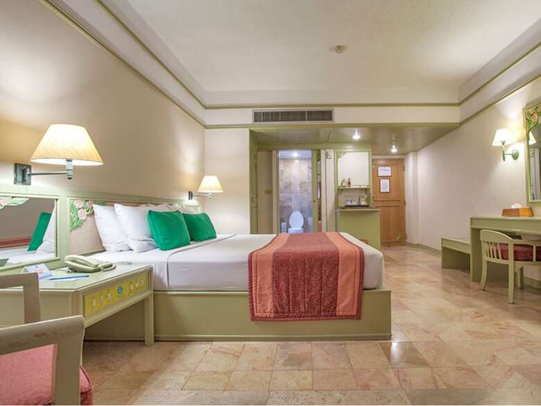 Hotel Cholchan Pattaya Beach Resort