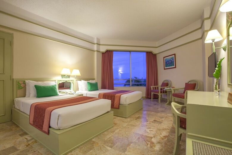 Hotel Cholchan Pattaya Beach Resort