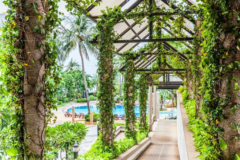Hotel Cholchan Pattaya Beach Resort
