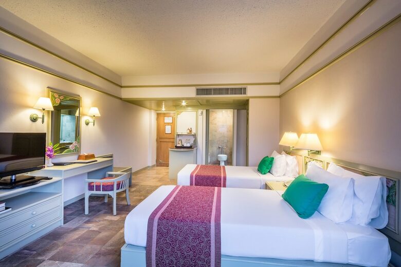 Hotel Cholchan Pattaya Beach Resort