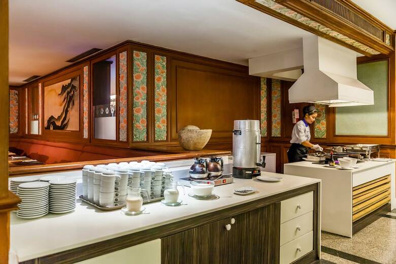 Hotel Cholchan Pattaya Beach Resort