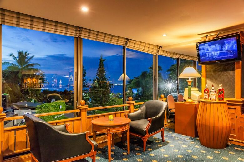 Hotel Cholchan Pattaya Beach Resort