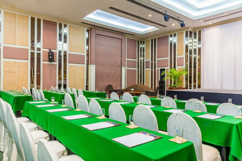Hotel Cholchan Pattaya Beach Resort