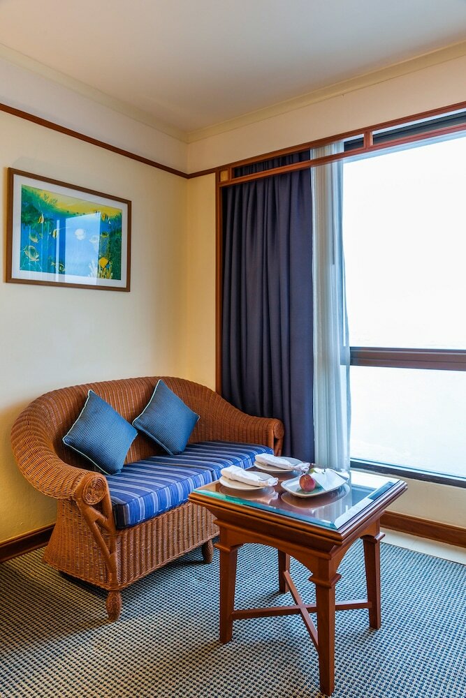 Hotel Cholchan Pattaya Beach Resort