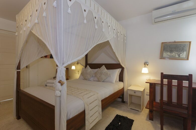 Royce Boutique Hotel