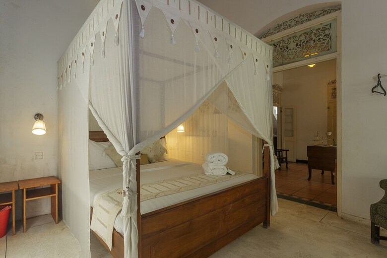 Royce Boutique Hotel