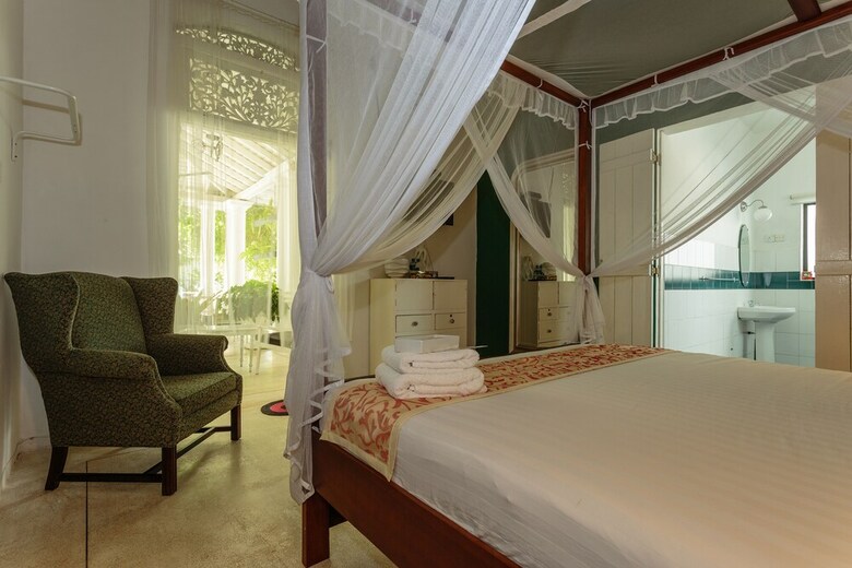 Royce Boutique Hotel