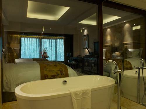 Zhongmao Haiyue Hotel