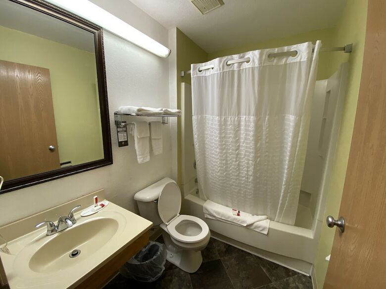 Hotel Super 8 By Wyndham Pittsburgh/monroeville