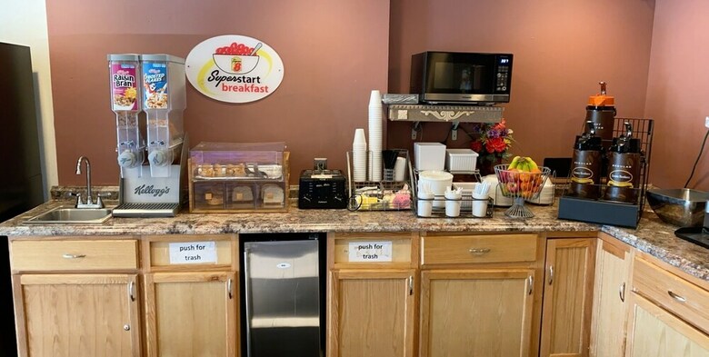 Hotel Super 8 By Wyndham Pittsburgh/monroeville