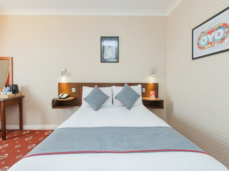 Oyo Stade Court Hotel