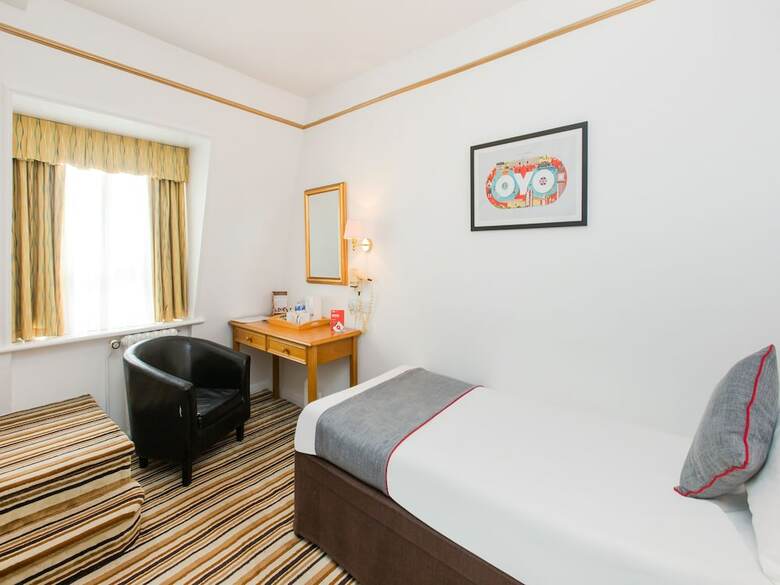 Oyo Stade Court Hotel
