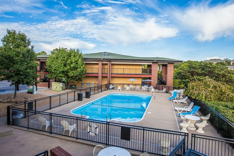 Motel Lodge At The Falls