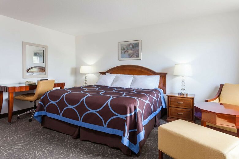 Motel Super 8 By Wyndham Taber Ab