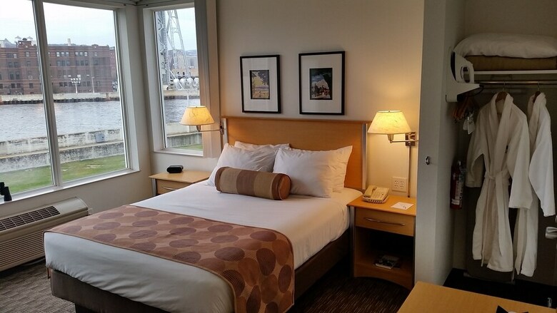 Hotel South Pier Inn