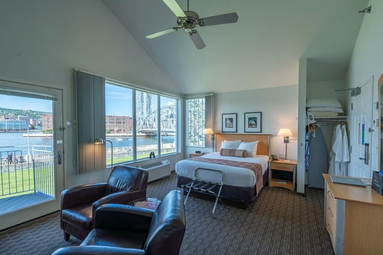 Hotel South Pier Inn