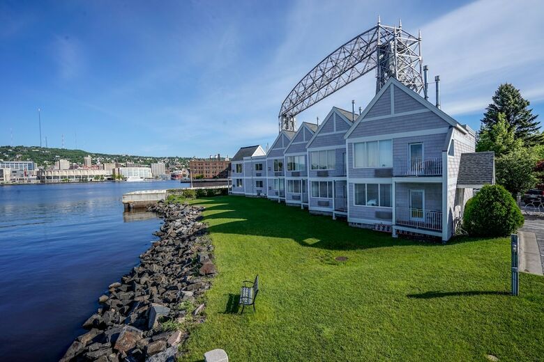 Hotel South Pier Inn