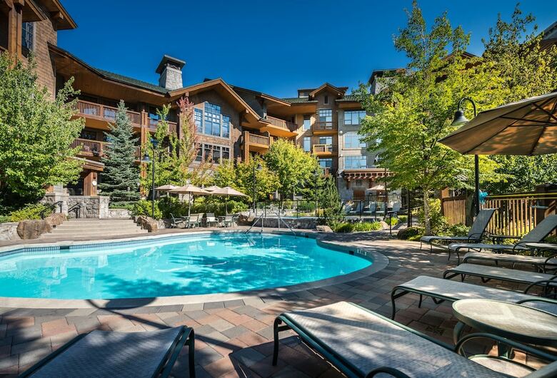 First Tracks Lodge