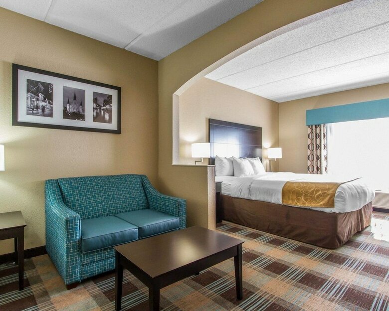 Hotel Comfort Suites Airport